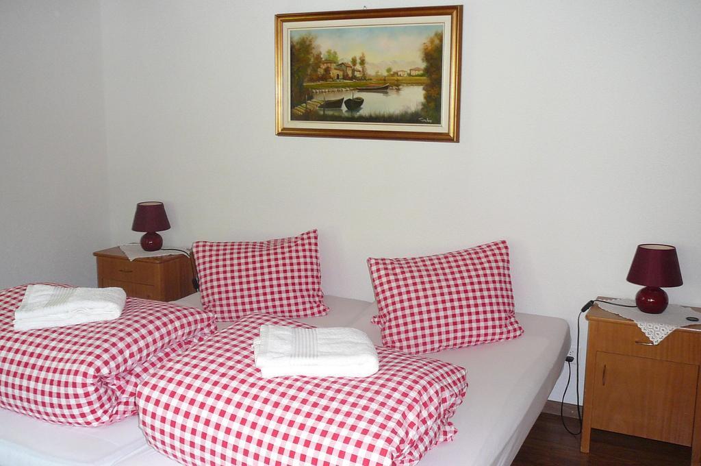 Gaestehaus Schaefli Intschi Habitación foto
