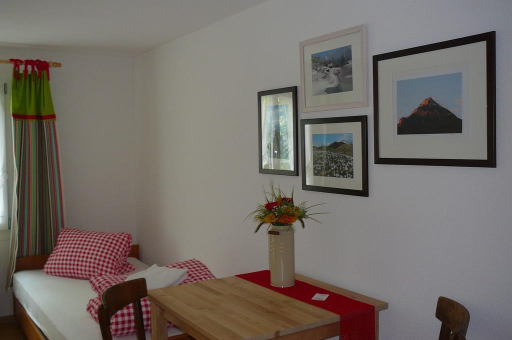 Gaestehaus Schaefli Intschi Habitación foto